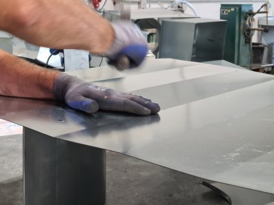 Handarbeit in der Fertigung