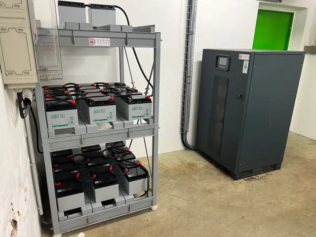 USV-Schrank mit externem Batteriesatz