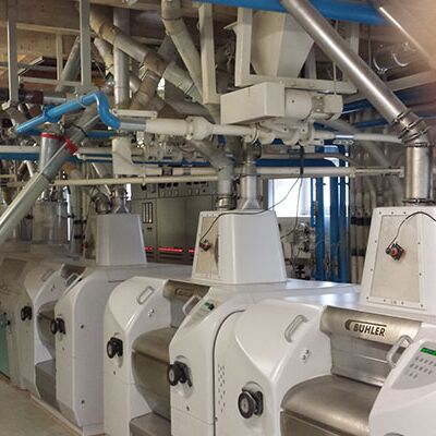 Pre-separator / pre-filter unit
