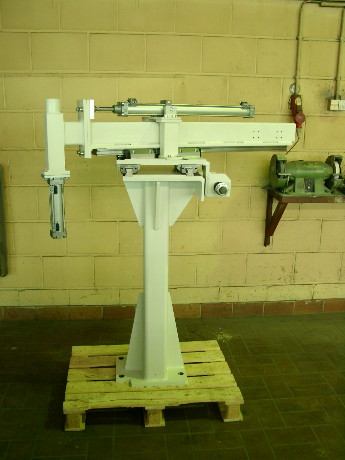Trimmer for vehicle body shells