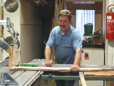 Handwerkliche Bearbeitung am Maschinenpark