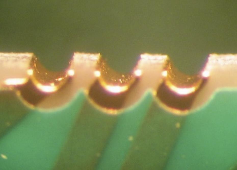 Vias-Technologie: Bohrungen und Kupferbeschichtung