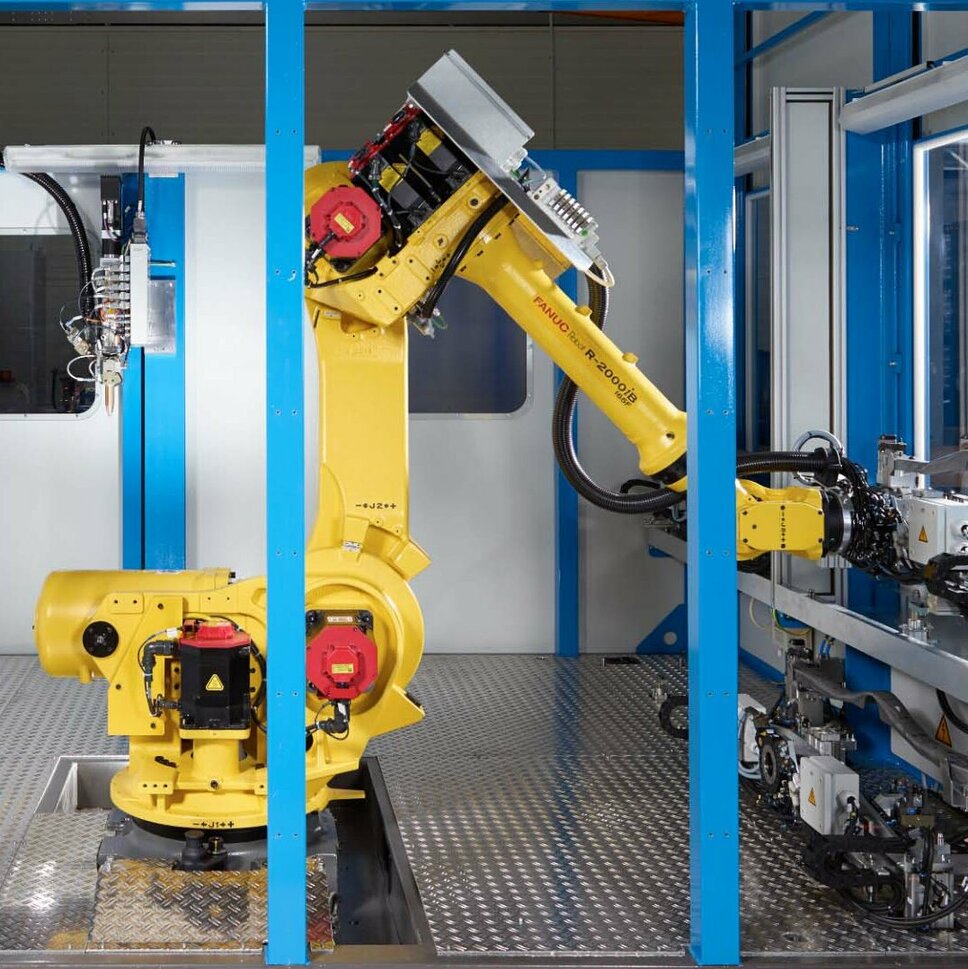 Klebeanlage mit FANUC-Roboterarm