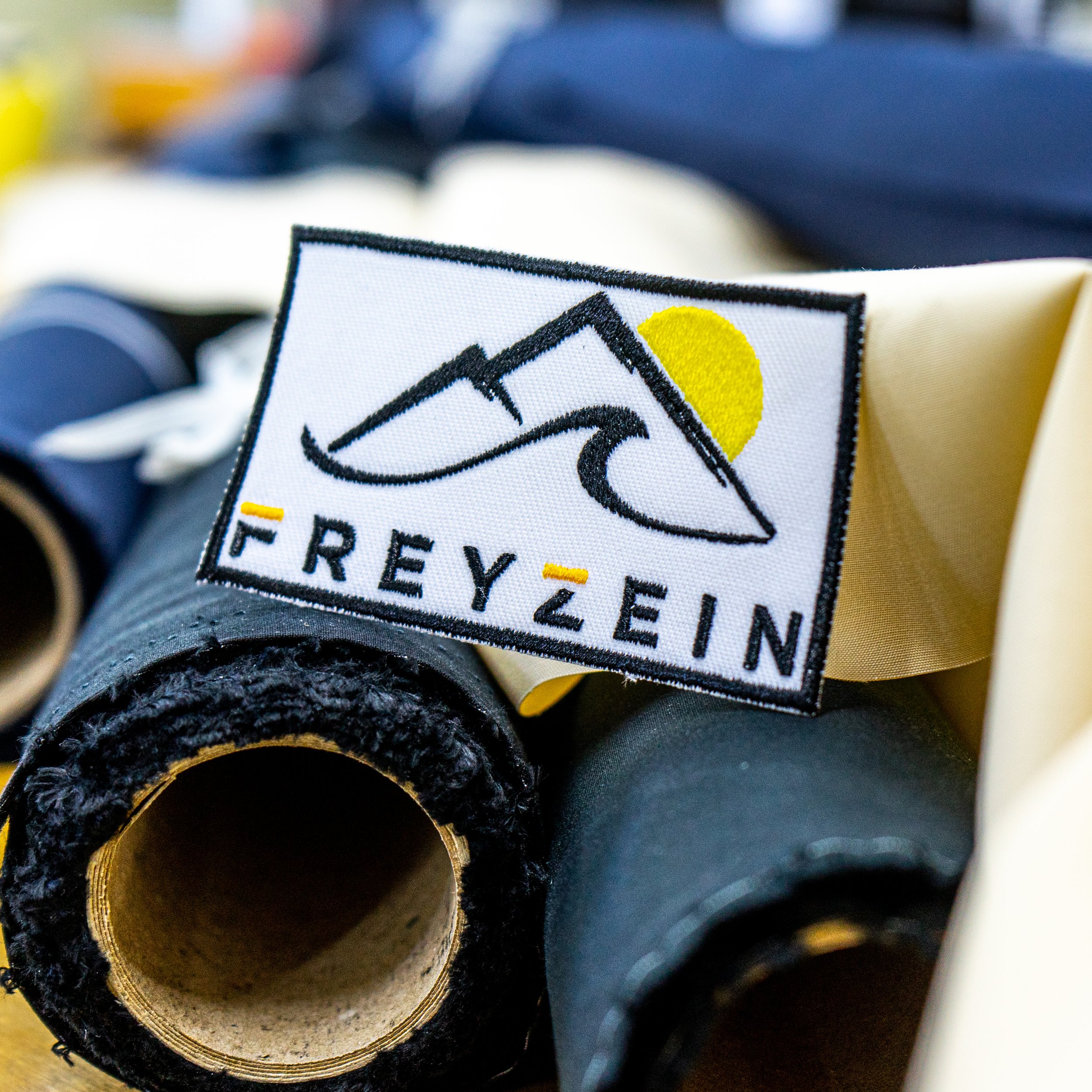 Gründerteam bei Tests von Natur-Performance-Textilien