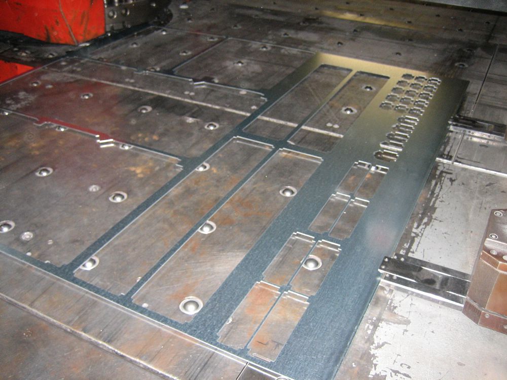 Punching and nibbling machine