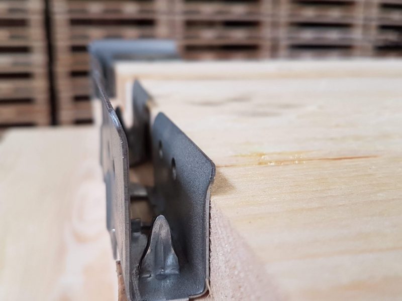 Beschlag-Steckkisten in der Produktion