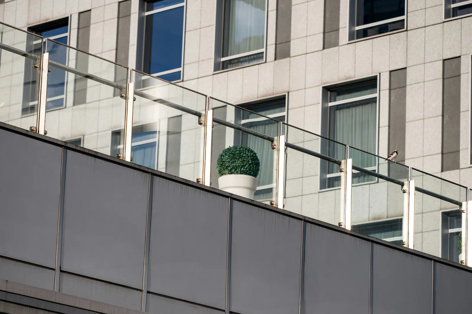 Balkon- und Glasgeländer
