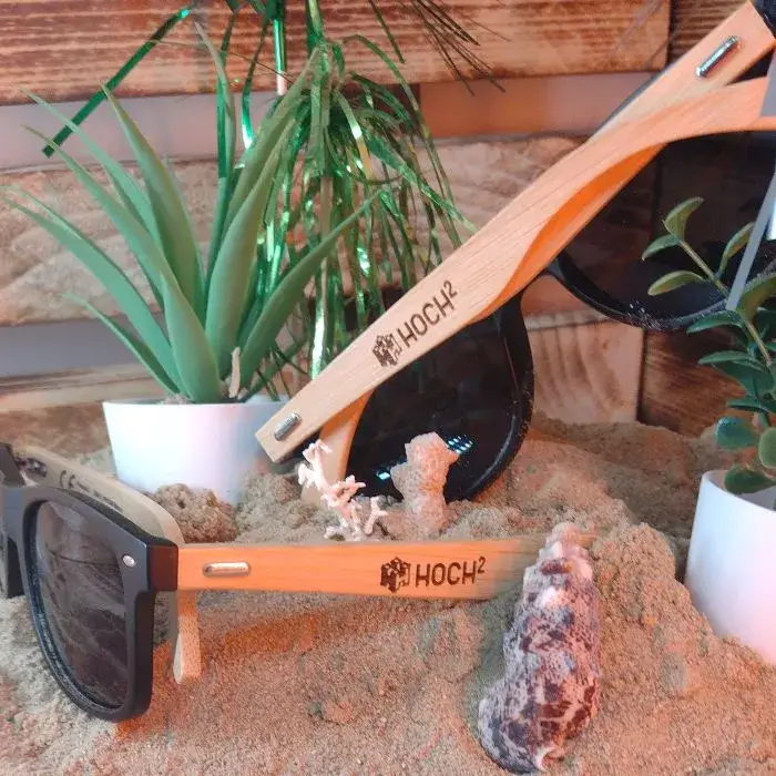 Sunglasses with engraved logo