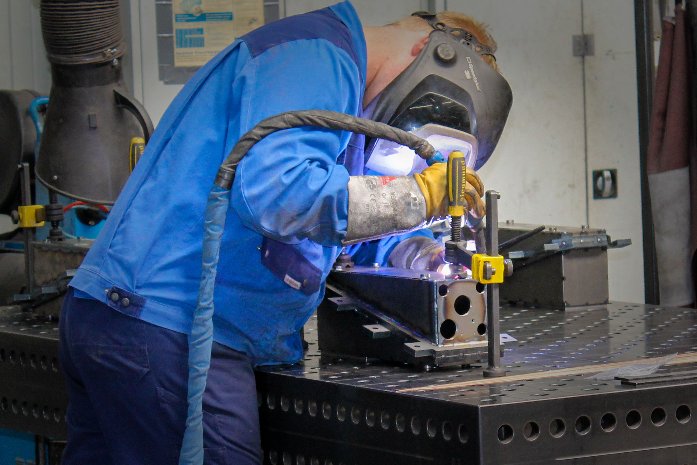 Fertigung in der Produktionshalle