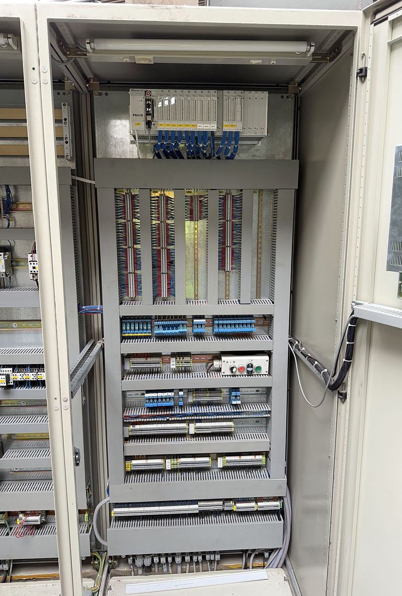 Schaltschrank mit Moeller PS416 vor dem Retrofit