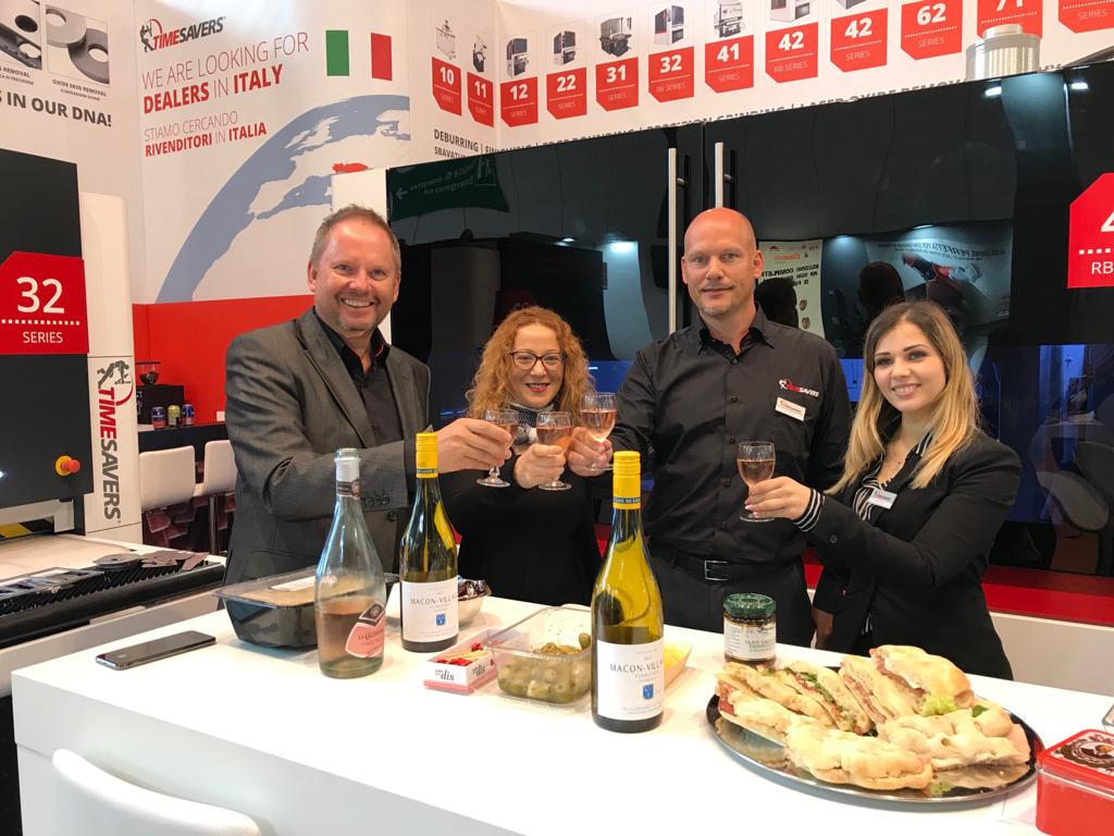 Andreas Artinger am Timesavers-Stand auf der Lamiera in Mailand 2019