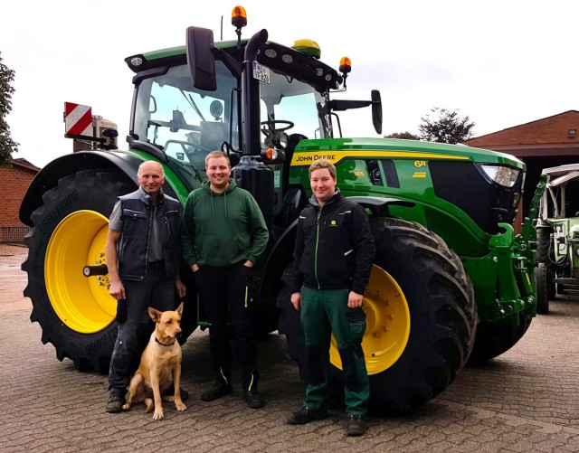 John Deere 6100 RC mit Stoll Frontlader