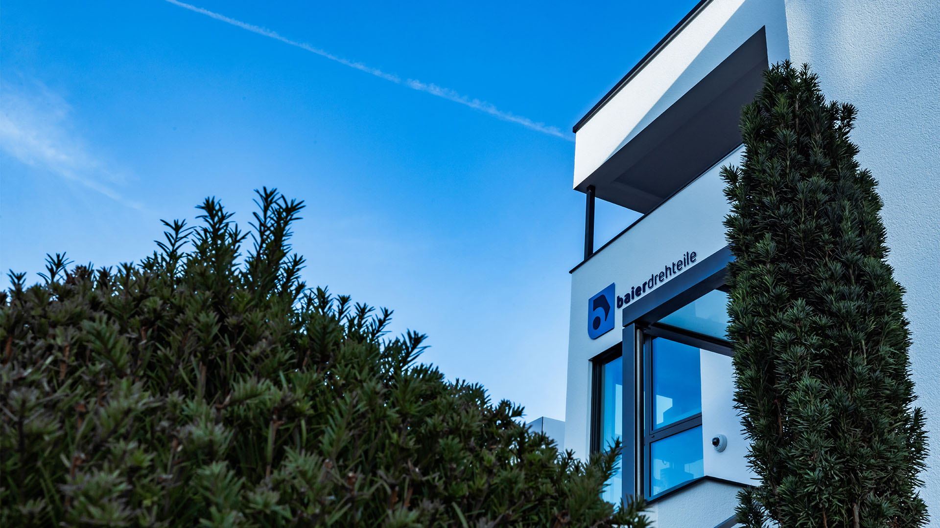 Nachhaltigkeit: Photovoltaikanlage und Bienenvölker am Standort Gunningen