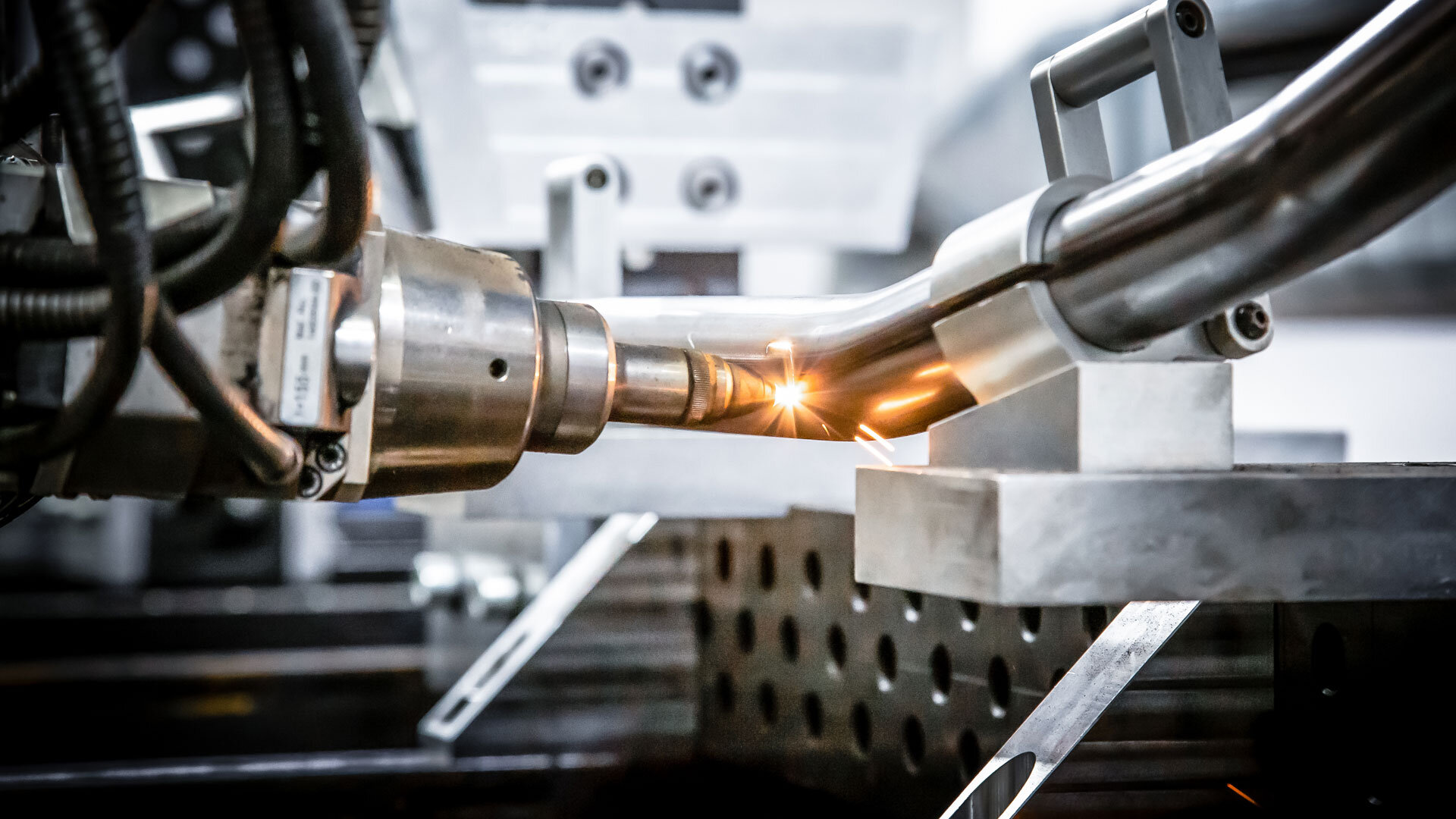 3D laser processing in contract manufacturing