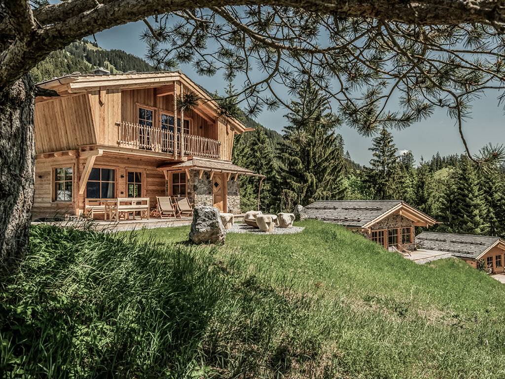 Benglerwald Berg Chaletdorf – 10 Vollholz-Chalets aus Fichte und Lärche