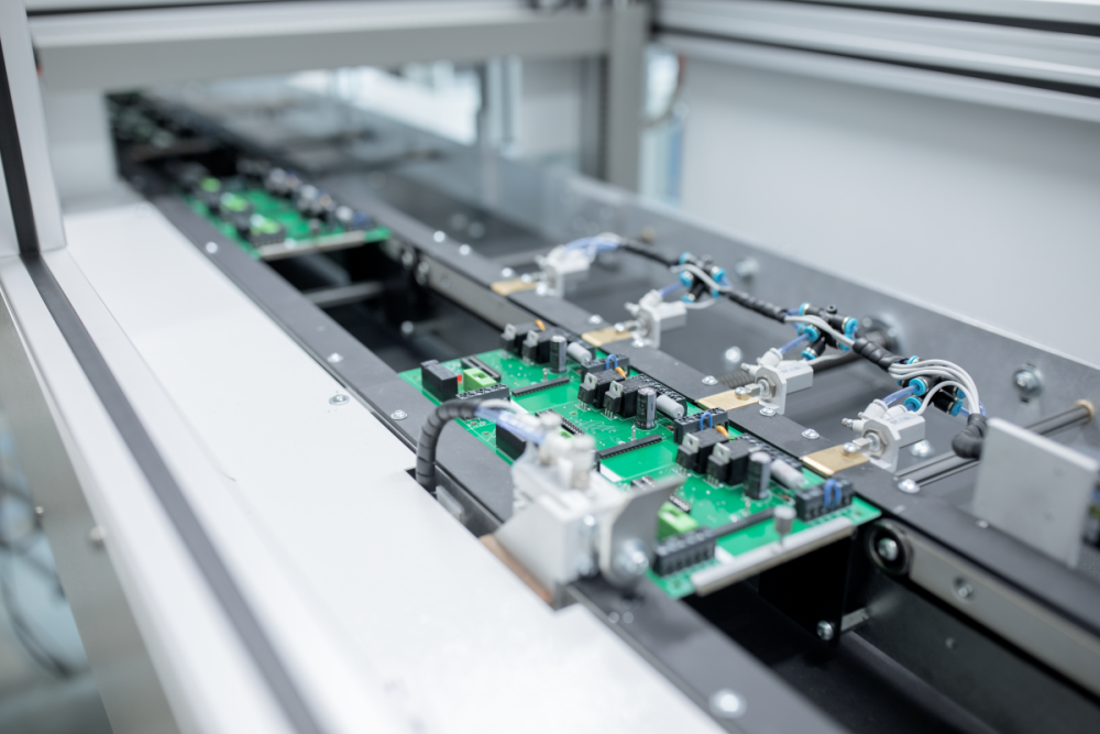 Elektronikprodukte: Funk- und Motorsteuerungen