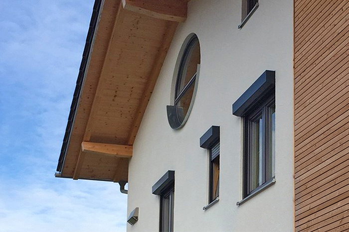 Rundfenster im Dach