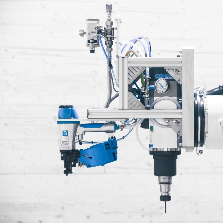 Selbstfahrender Nagel-, Klammer- und Fräsroboter (patentiert, 2019)