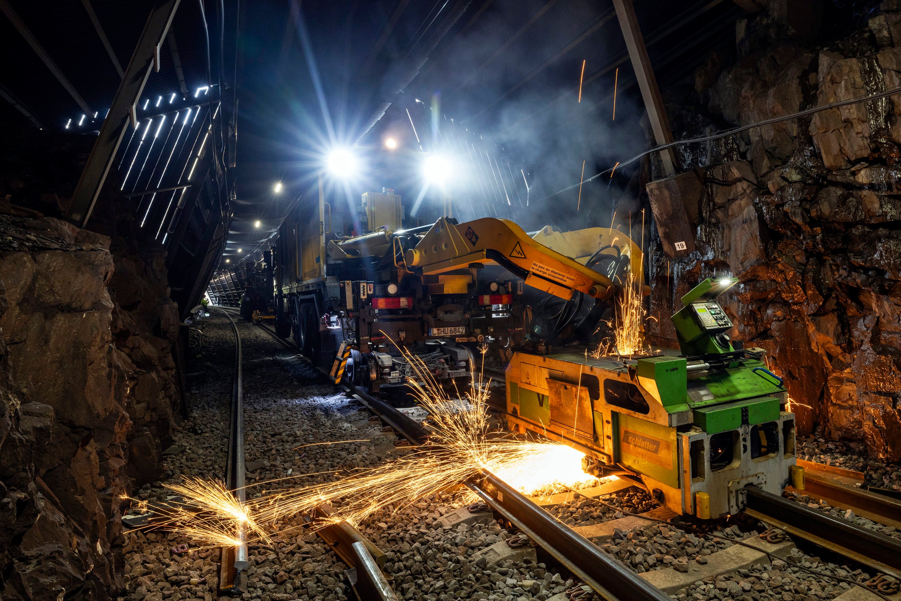 Mobile rail welding