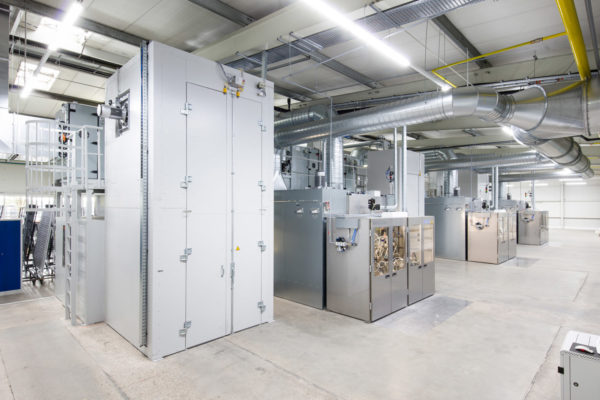 Flächenlackieranlage mit Steuereinheit