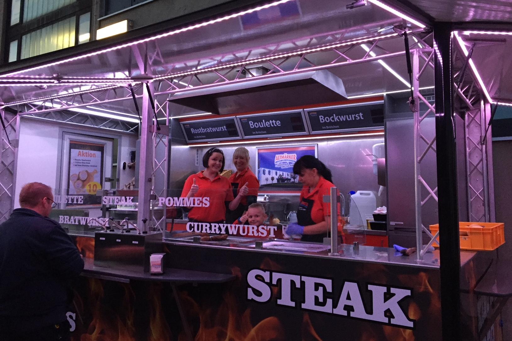 ALTMÄRKER Grillwagen bei der Feuerwehr-Ehrung in Arneburg