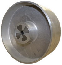 Aluminium flat-belt pulley with grey cast iron core