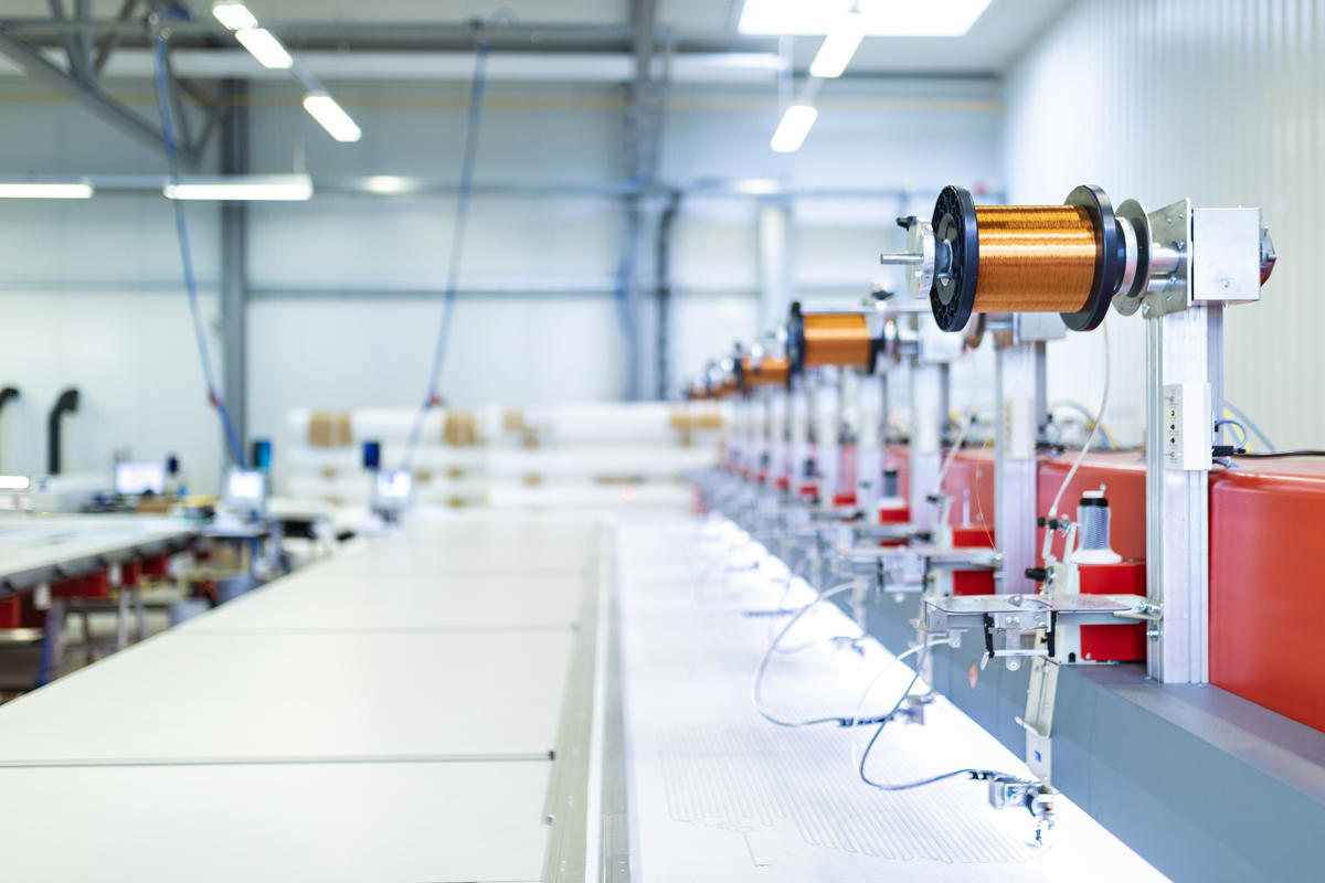 Technische Stickerei mit Drähten und Heizleitern