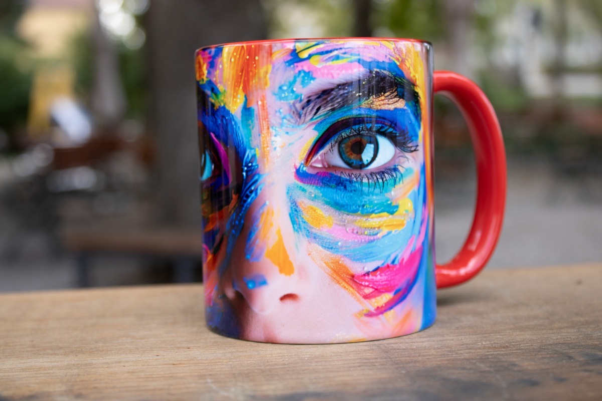 Vollflächig bedruckte Tasse