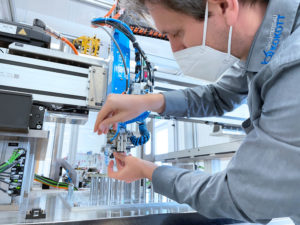 Automatisierte Hülsen- und Kontaktstiftsetzung
