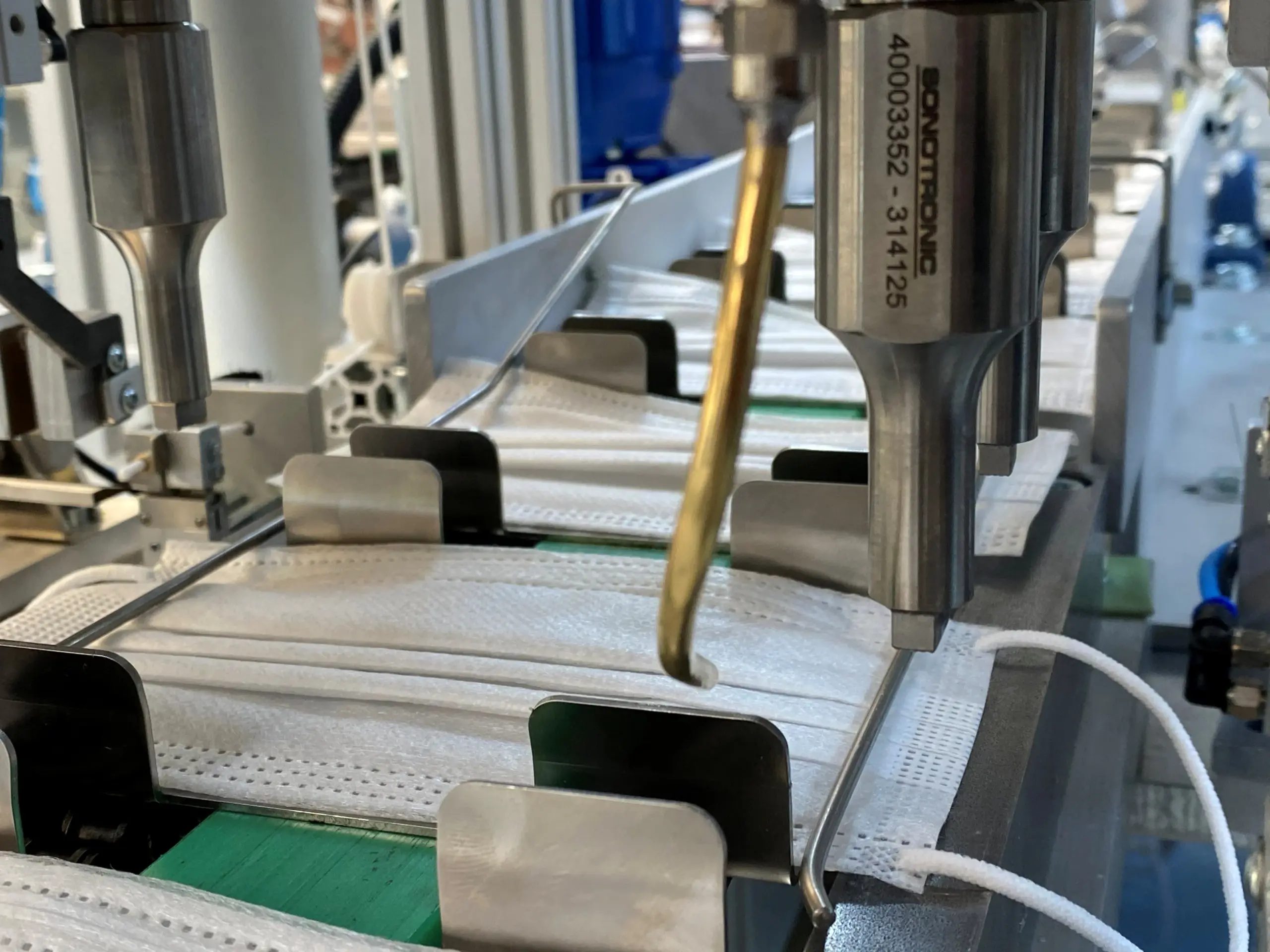 Vollautomatische Maskenmaschine