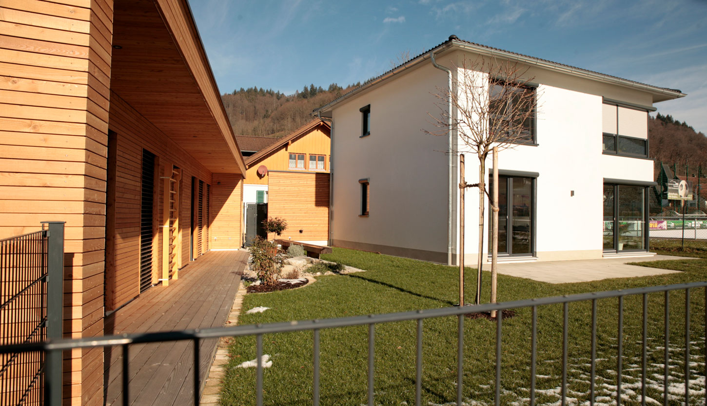 Physiotherapiezentrum in Holzrahmenbauweise mit Holzfassade