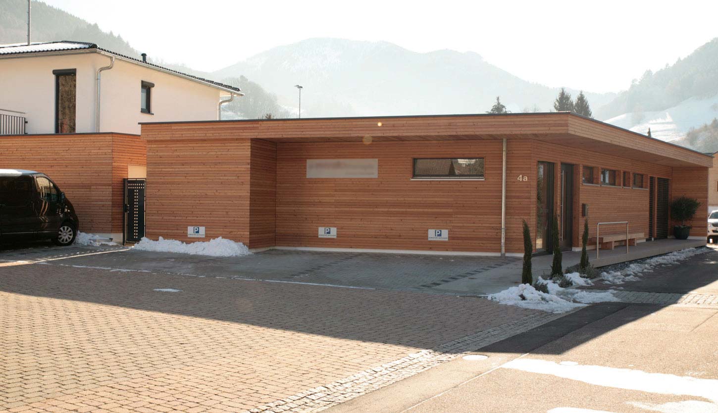 Bürogebäude in Holzrahmenbauweise mit Putzfassade