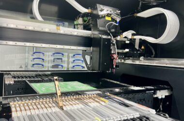 Essemtec Fox Bestückungsanlage für die Elektronikfertigung
