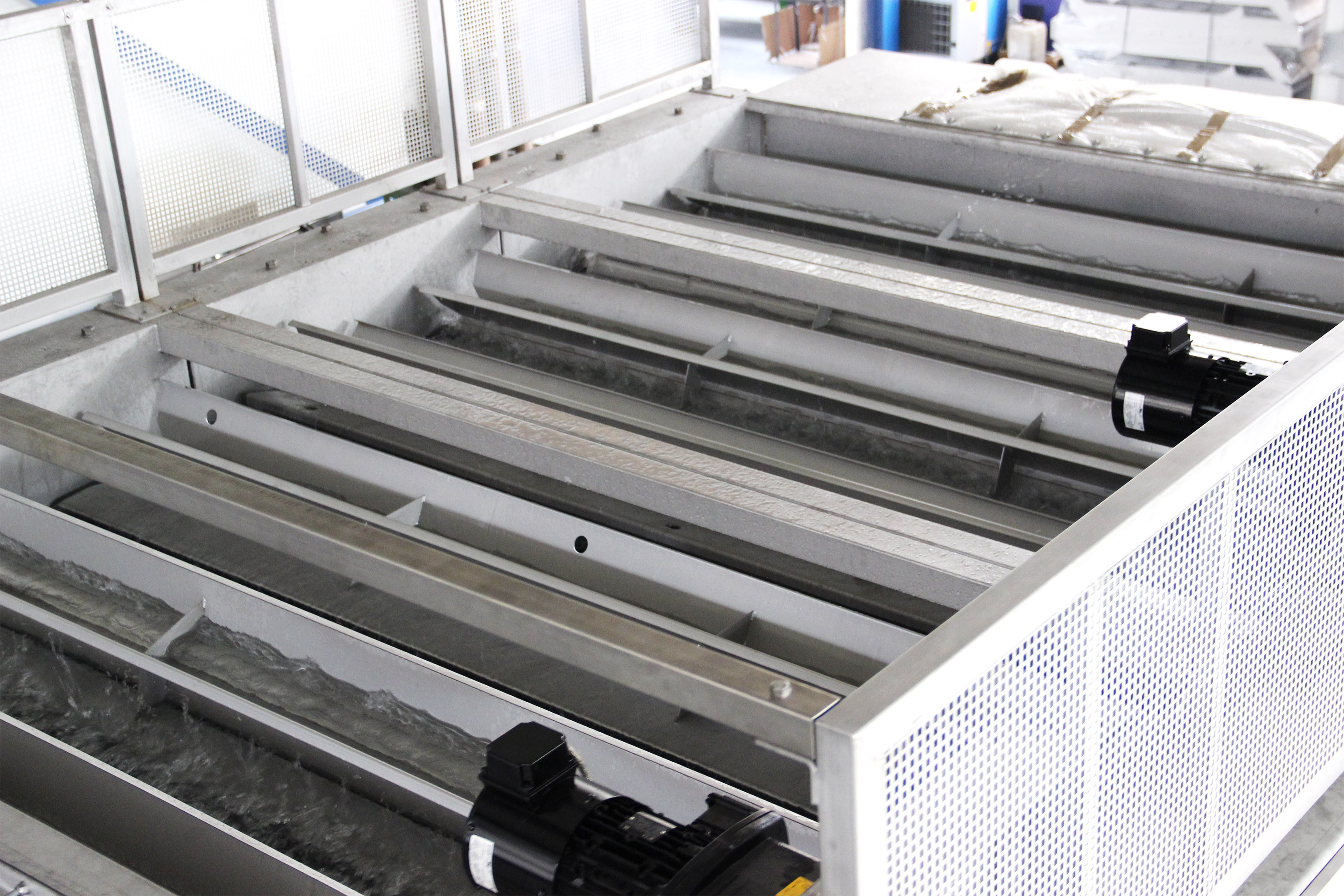 Sink-Float-Tank