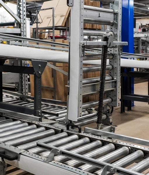Gravity roller conveyor