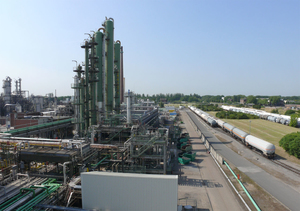 Plant columns and rail sidings at the Moers plant