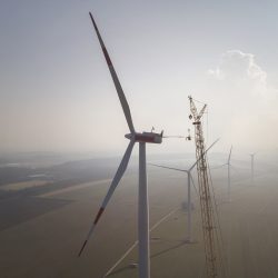 Main shaft replacement at the wind turbine