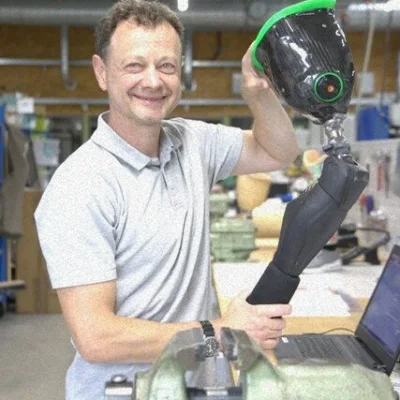 Beinprothese mit Kniegelenk