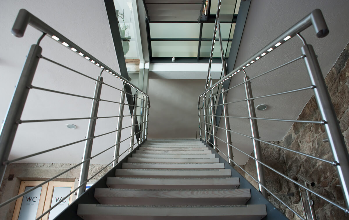 Edelstahltreppe mit Beleuchtung