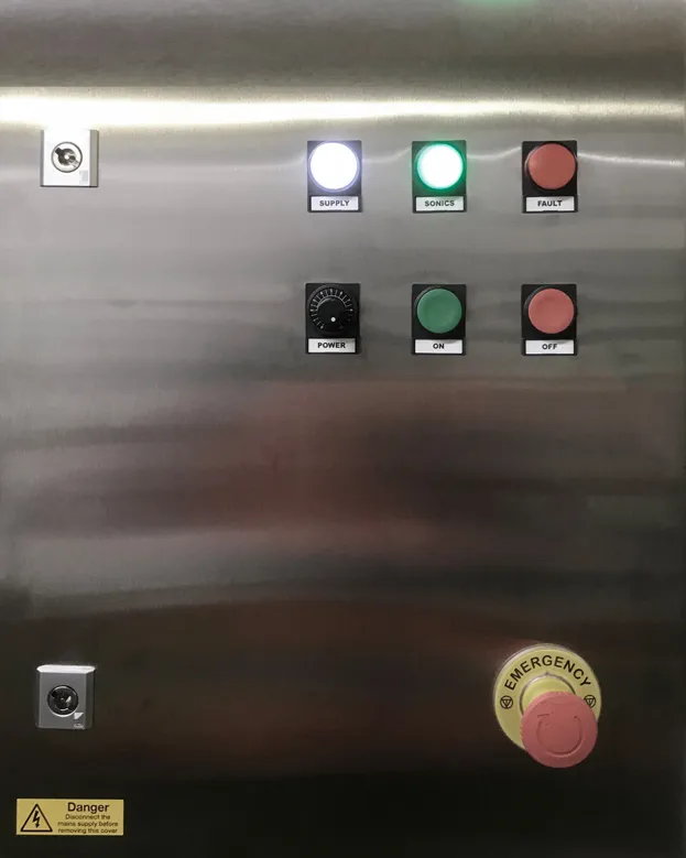Schaltschrank mit Ultraschall-Generator