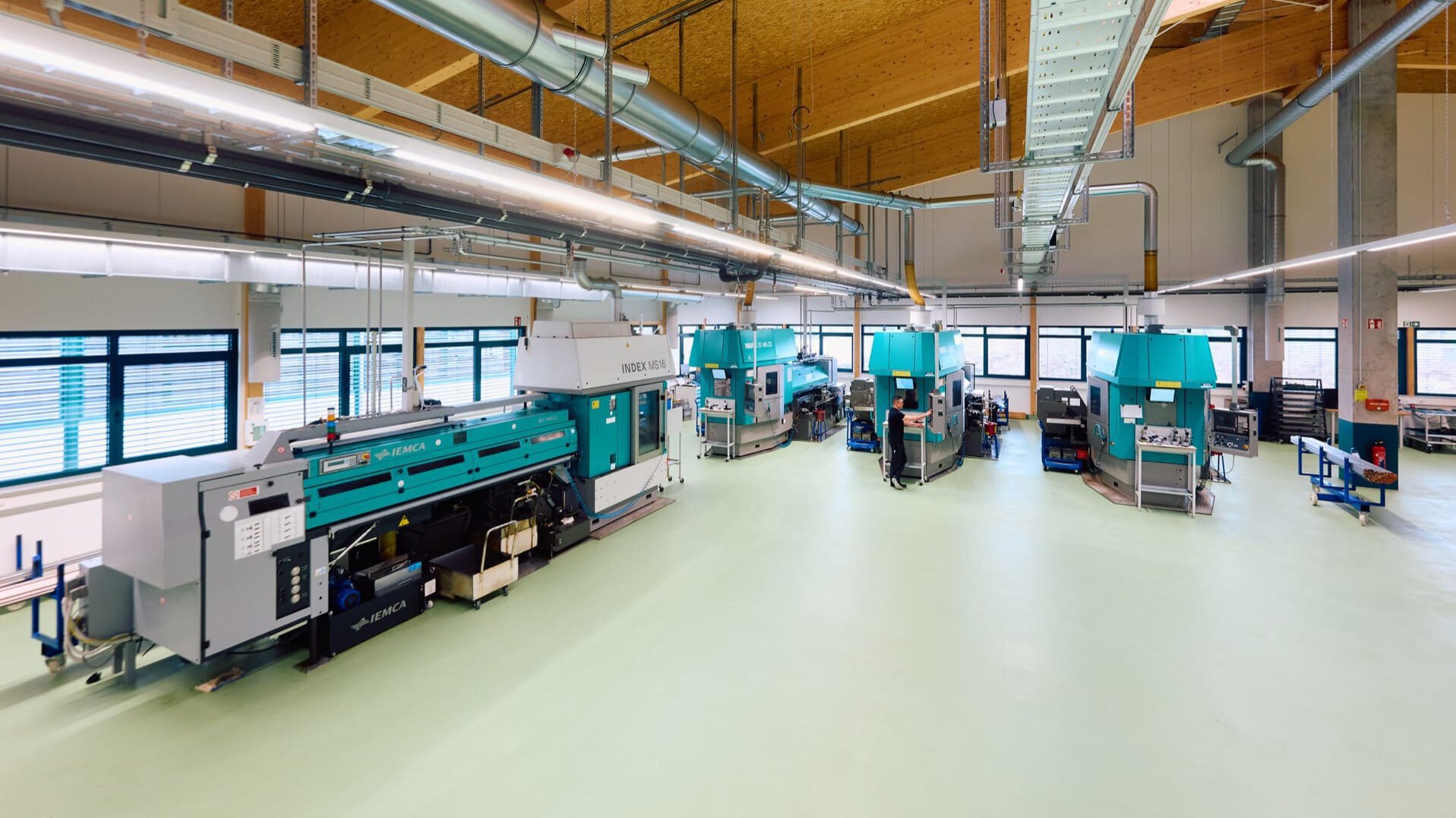 Machine fleet in three shifts