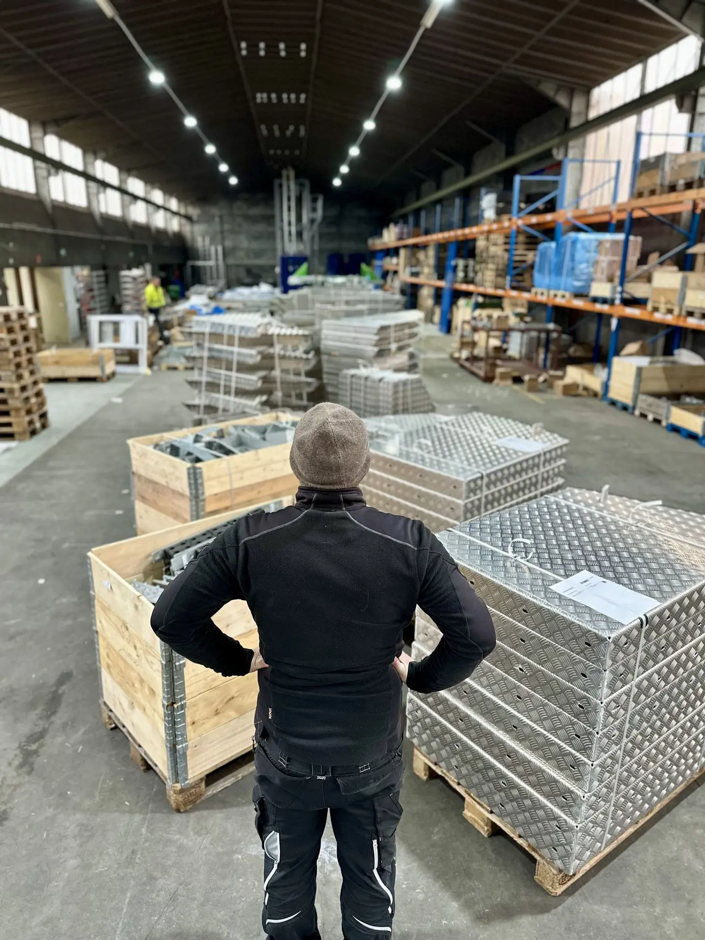 Service lift manufacturing / Final assembly