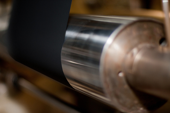 Metal Velvet™ Black Foil auf Metallkomponente