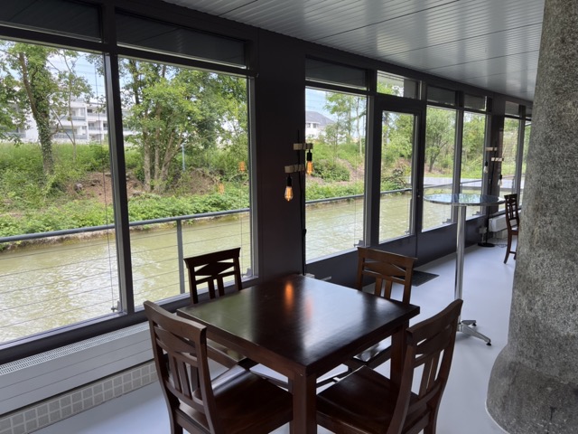 Biergarten und Laden