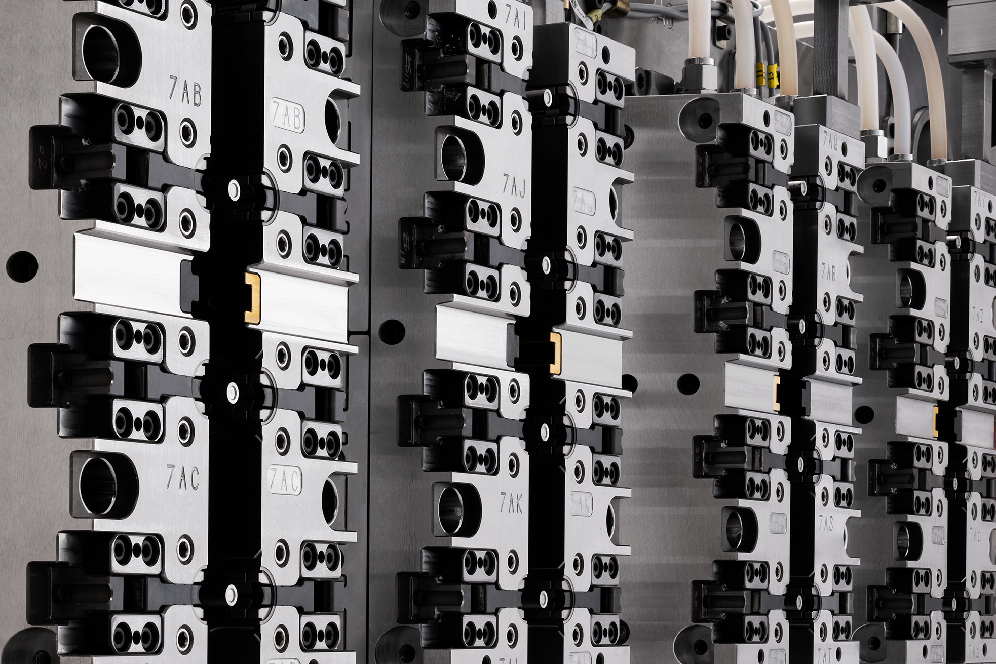 32-cavity injection mold for autoinjector rear cap