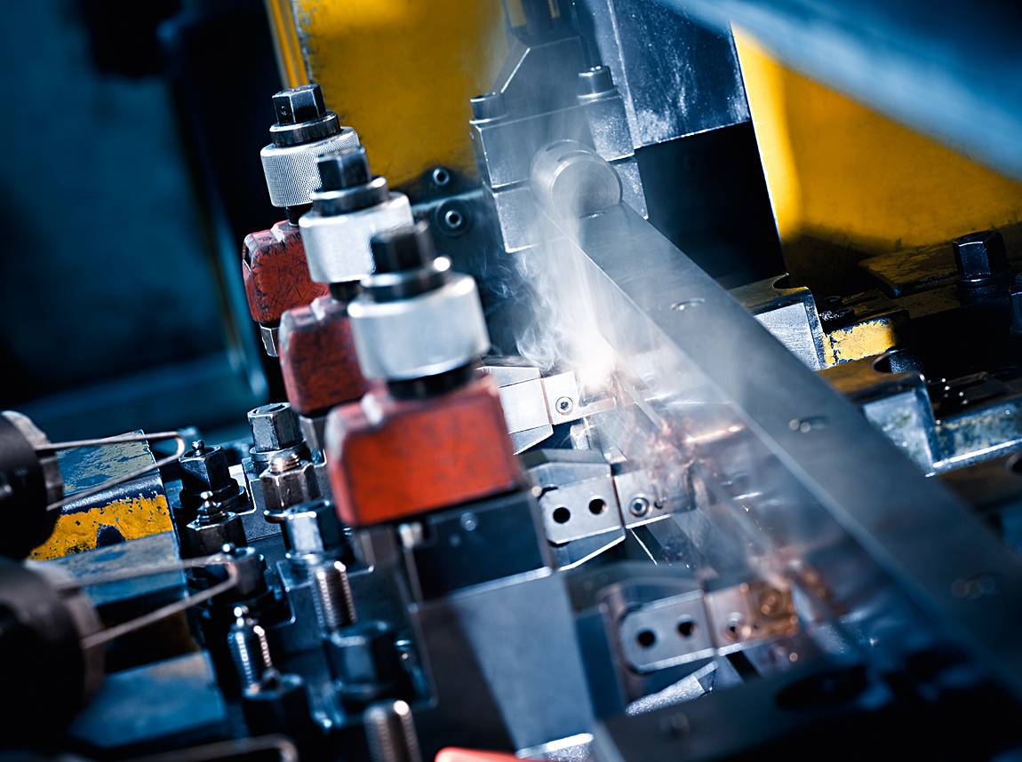 CNC streak grinding machine in production