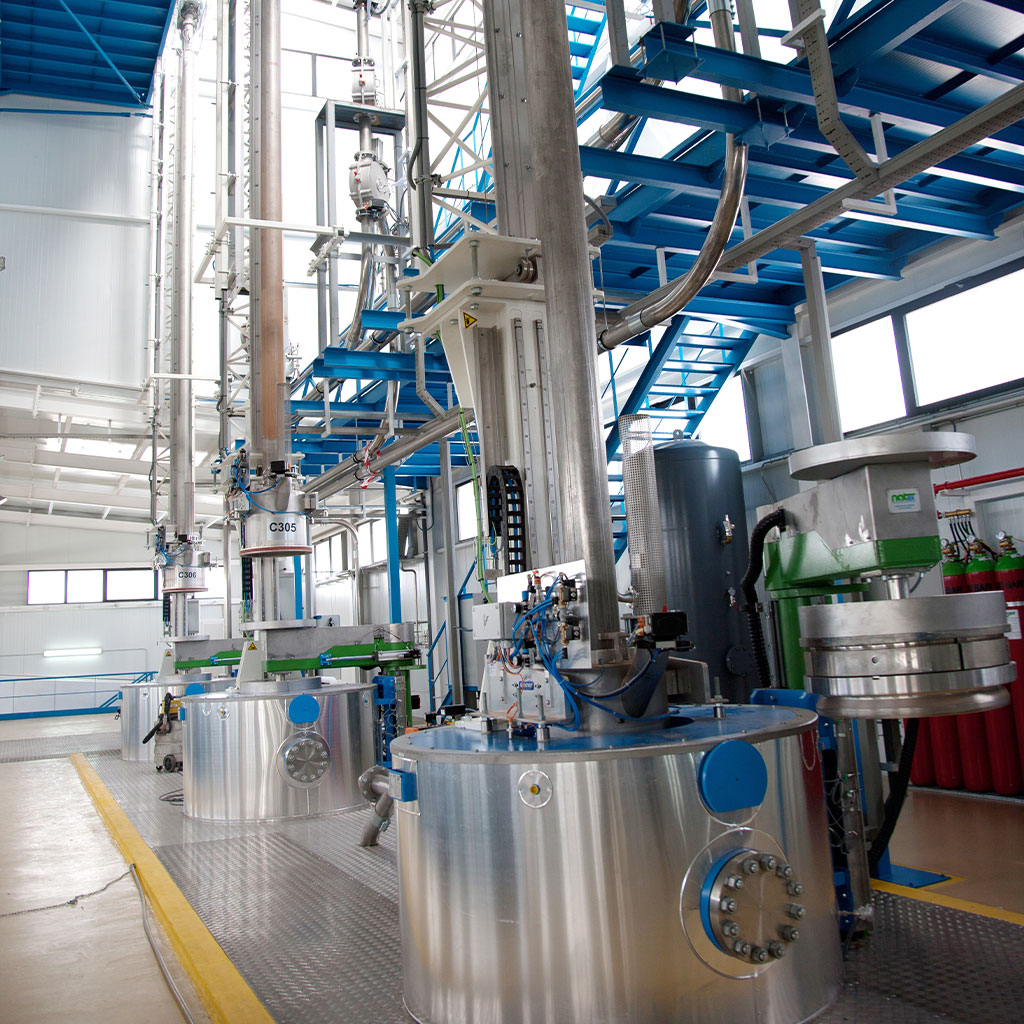 Draufsicht auf eine industrielle CO2-Korkreinigungsanlage