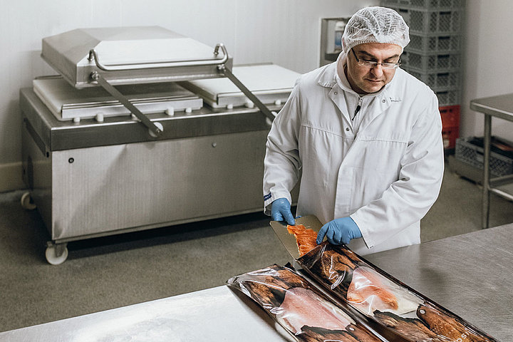 Vacuum packaging for fish