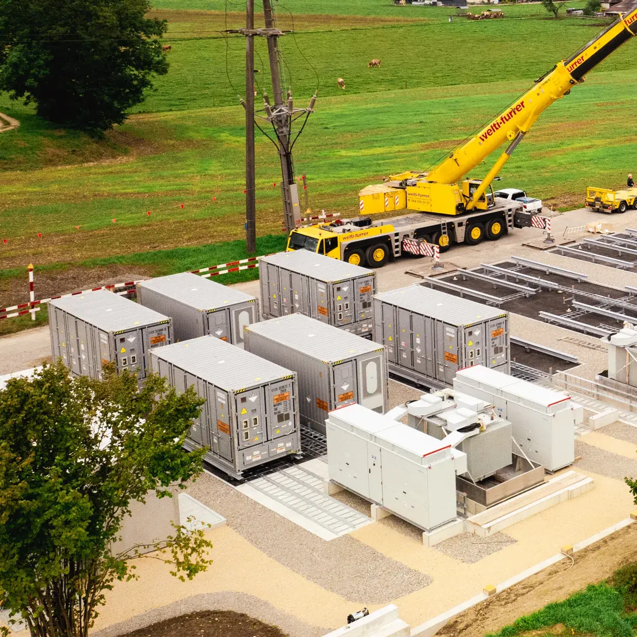 Installation eines scalecube-Systems per Kran in der Schweiz
