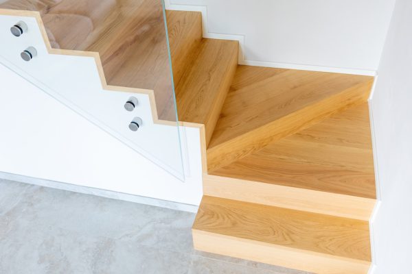 Faltwerkstreppe mit Glas und Stahl